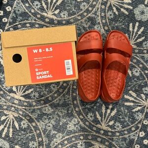 Oiselle sport sandal. New